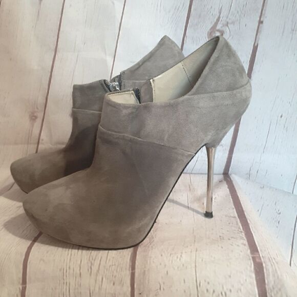 Zara Luxe Gray Suede w/Skinny Silver Metal "Needle" Heel Ankle Boots sz.9M $129 - Picture 1 of 7